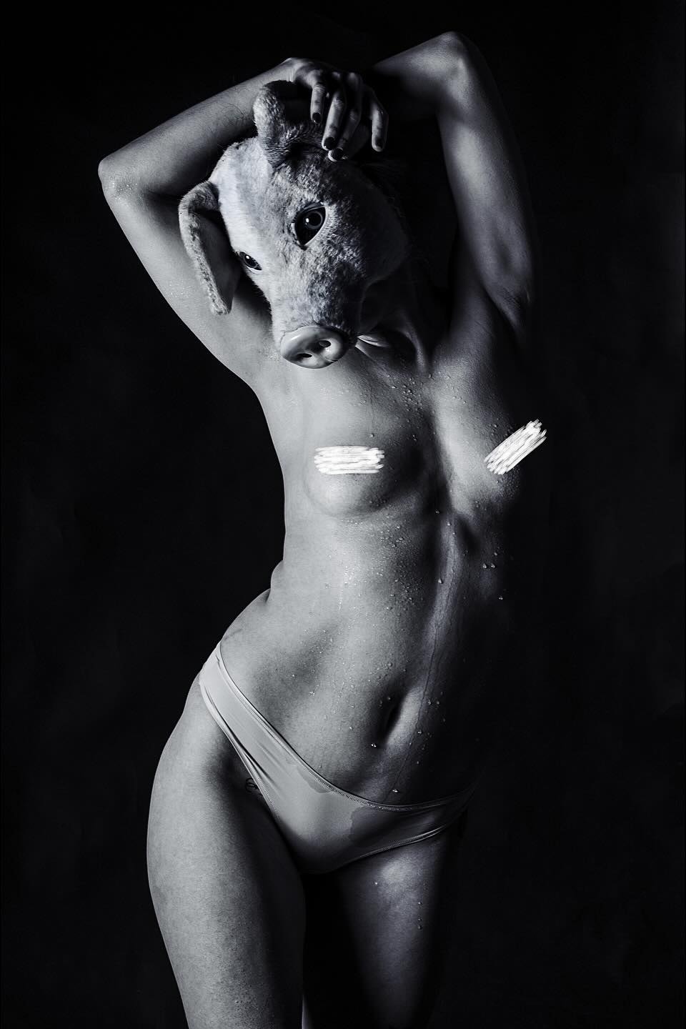 Inkubus z profilu — umělecká fotografie od Adama Běšiny (Art & Surrealismus)