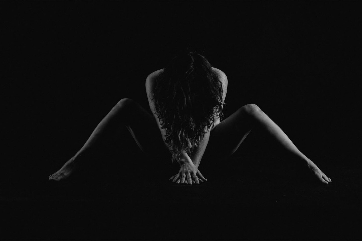 Mechanika nočního hmyzu — umělecká fotografie od Adama Běšiny (Tělo & Geometrie)